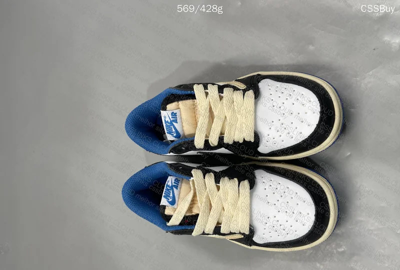 Travis Scott x Air Jordan 1 Low KIDS 3