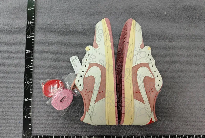 TRAVIS SCOTT X AIR JORDAN 1 LOW OG SHY PINK 2
