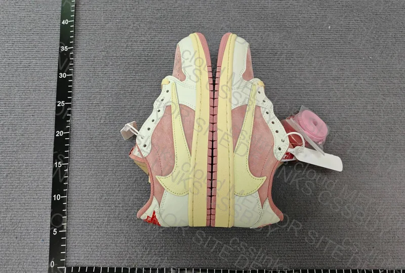 TRAVIS SCOTT X AIR JORDAN 1 LOW OG SHY PINK 3