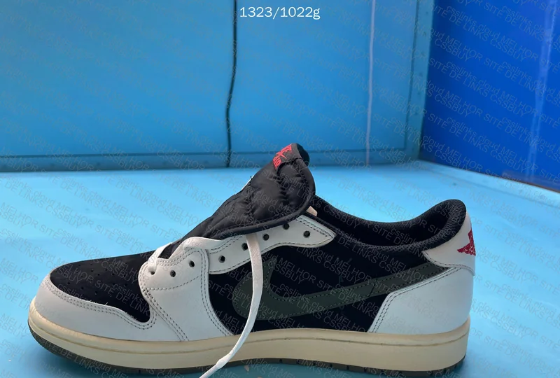 Travis Scott x Air Jordan 1 Low Olive 2