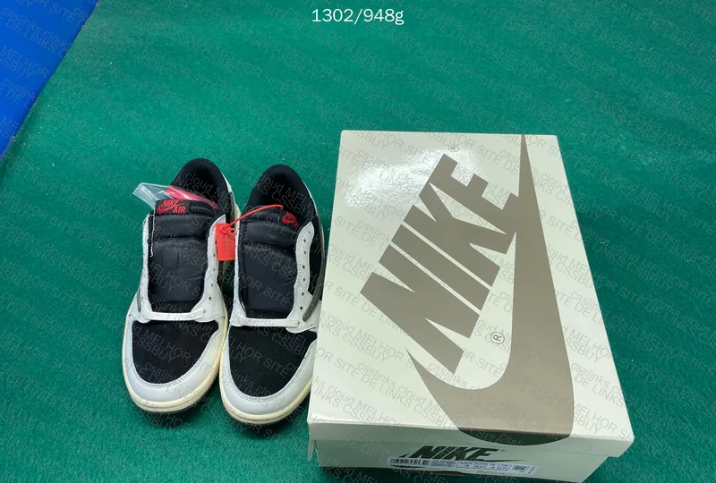 Travis Scott x Air Jordan 1 Low Olive 3