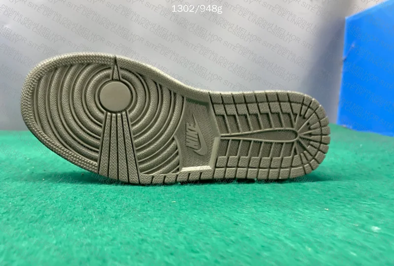 Travis Scott x Air Jordan 1 Low Olive 6