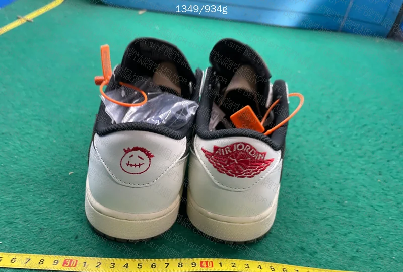 Travis Scott x Air Jordan 1 Low Olive 4