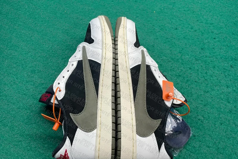 Travis Scott x Air Jordan 1 Low Olive 5