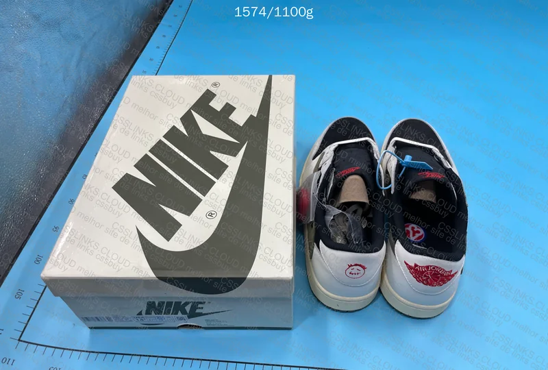 Travis Scott x Air Jordan 1 Low Olive - Y3 Batch