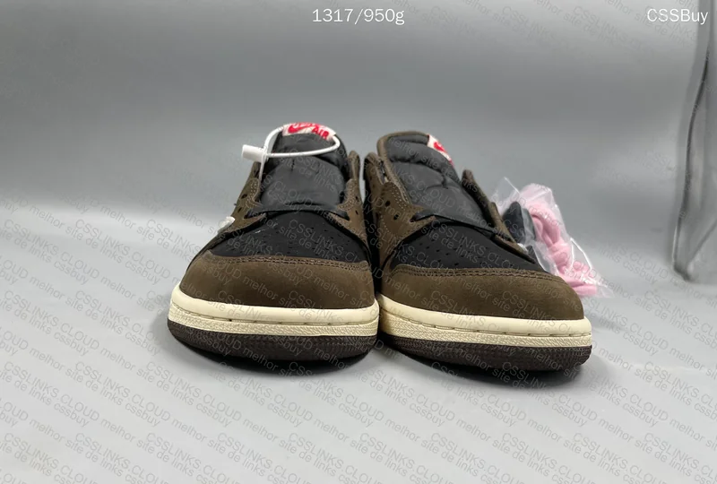 Travis Scott x Air Jordan 1 Low Retro SP Dark Mocha 2