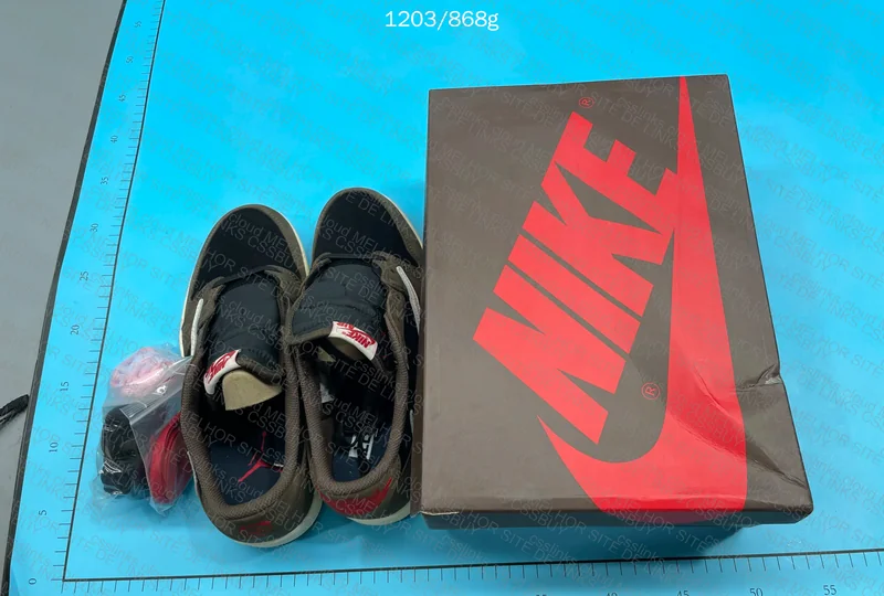 Travis Scott x Air Jordan 1 Low Retro SP Dark Mocha 4