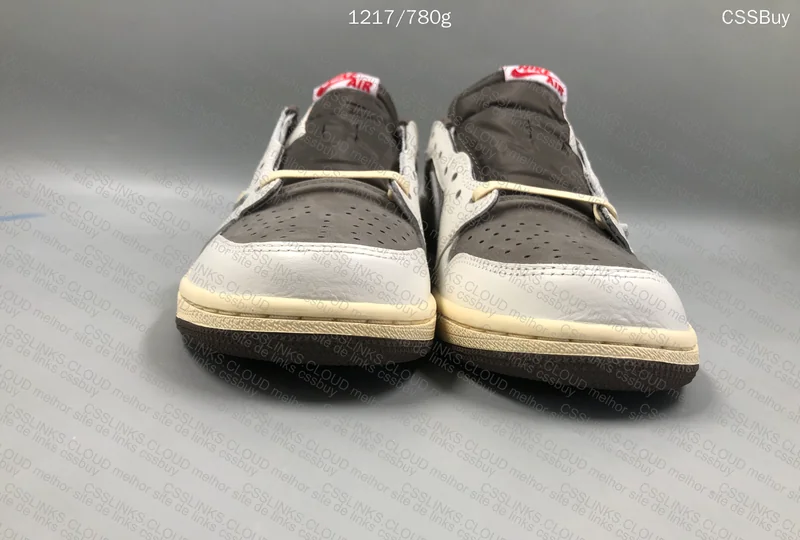 Travis Scott x Air Jordan 1 Low Reverse Mocha 3