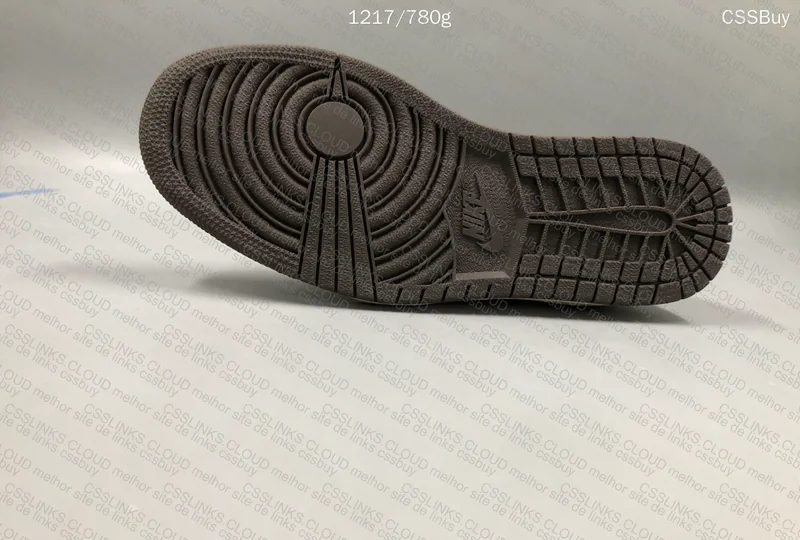 Travis Scott x Air Jordan 1 Low Reverse Mocha 4