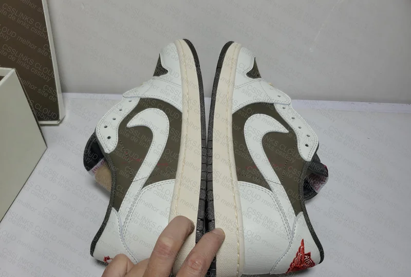 Travis Scott x Air Jordan 1 Low Reverse Mocha 3