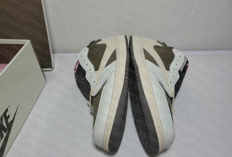 Travis Scott x Air Jordan 1 Low Reverse Mocha 4