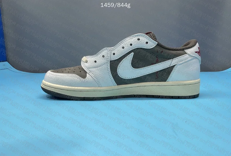 Travis scott x Air Jordan 1 Low Reverse mocha 3