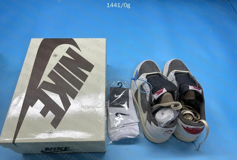 Travis Scott x Air Jordan 1 Low Reverse Mocha
