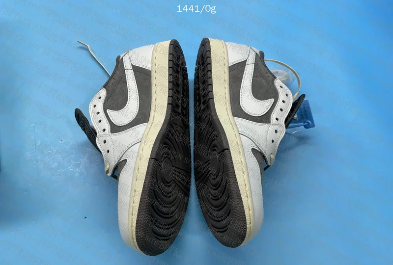 Travis Scott x Air Jordan 1 Low Reverse Mocha 6