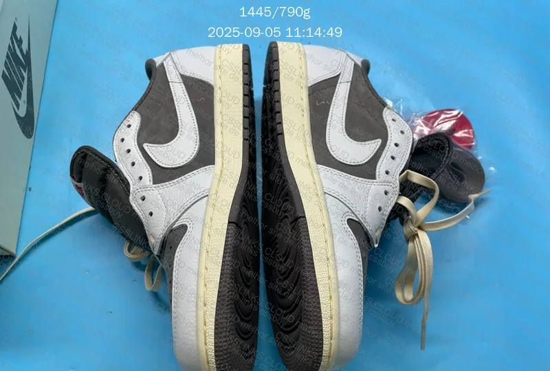 Travis Scott x Air Jordan 1 Low Reverse Mocha 5
