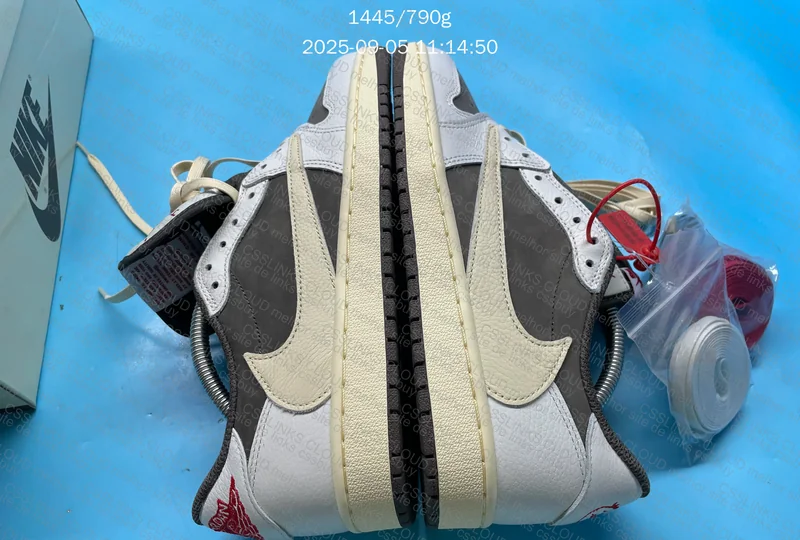 Travis Scott x Air Jordan 1 Low Reverse Mocha 6
