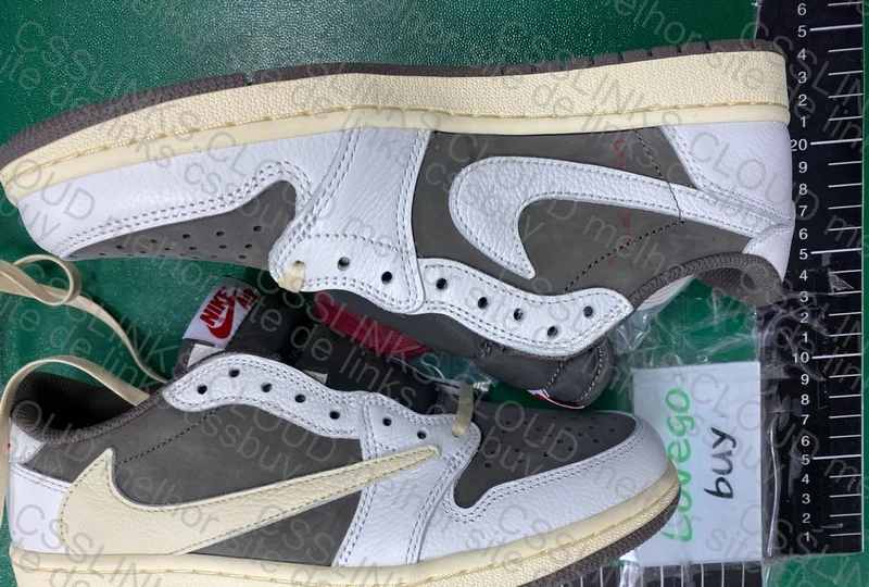 Travis Scott x Air Jordan 1 Low Reverse Mocha 2