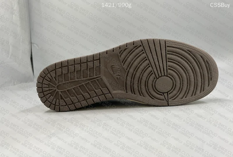 Travis Scott x Air Jordan 1 Low Reverse Mocha (GL?) 2