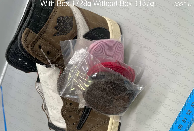Travis Scott x Air Jordan 1 Retro High Dark Mocha 3