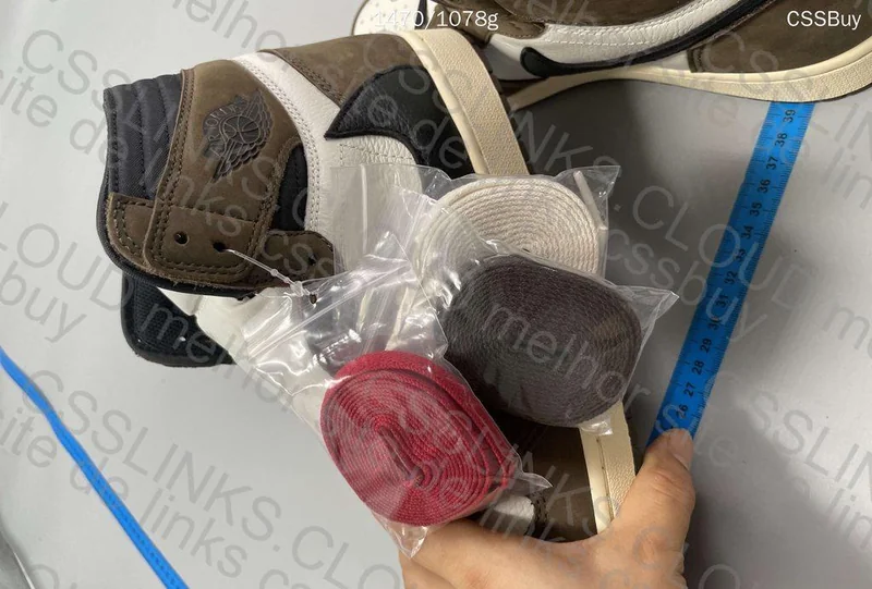 Travis Scott x Air Jordan 1 Retro High Dark Mocha