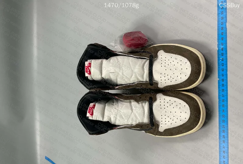 Travis Scott x Air Jordan 1 Retro High Dark Mocha 4
