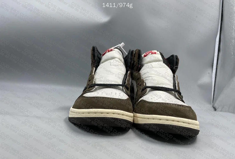 Travis Scott x Air Jordan 1 Retro High Dark Mocha 2