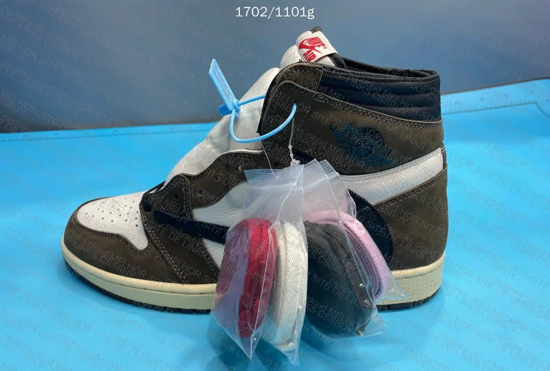 Travis Scott x Air Jordan 1 Retro High Dark Mocha 2