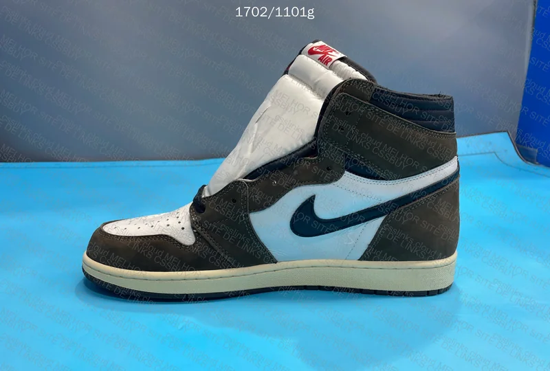 Travis Scott x Air Jordan 1 Retro High Dark Mocha 3