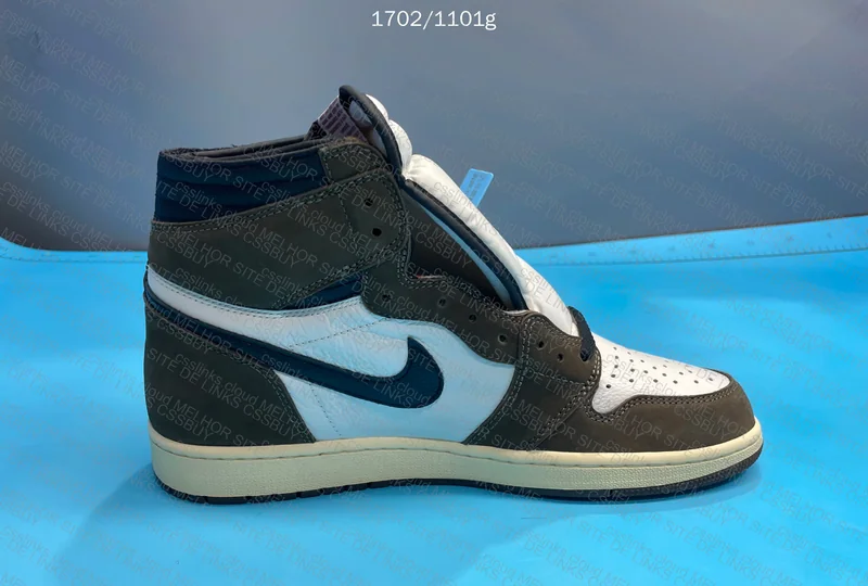 Travis Scott x Air Jordan 1 Retro High Dark Mocha 9