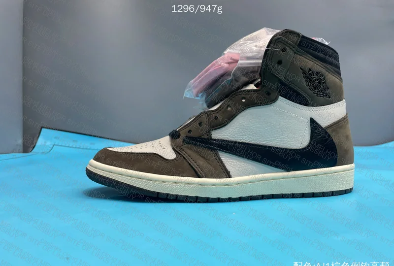Travis Scott x Air Jordan 1 Retro High Dark Mocha 3