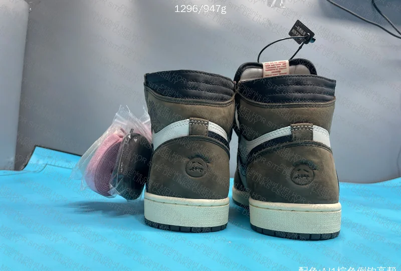 Travis Scott x Air Jordan 1 Retro High Dark Mocha 4