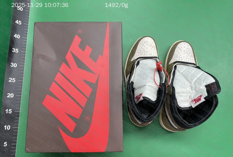 Travis Scott x Air Jordan 1 Retro High Dark Mocha