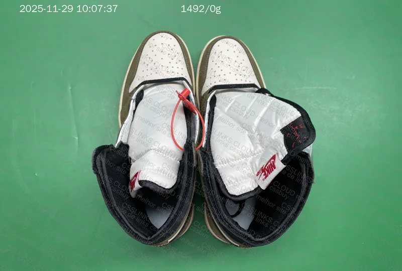 Travis Scott x Air Jordan 1 Retro High Dark Mocha 2