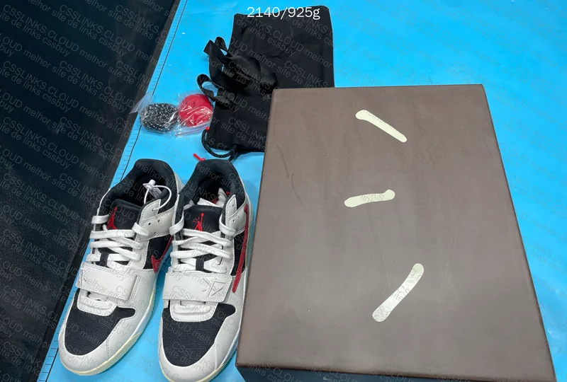 Travis Scott x Air Jordan Jumpman Jack University Red 2