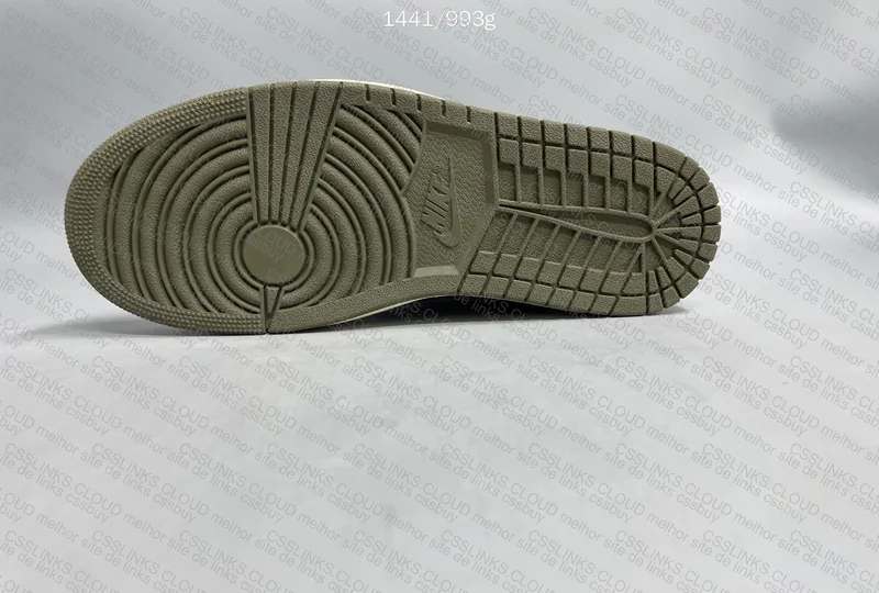 Travis Scott x Aj1 low olive 7