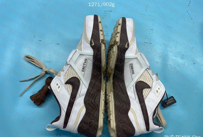 Travis Scott x Nike Zoom Field Jaxx Chocolate 2