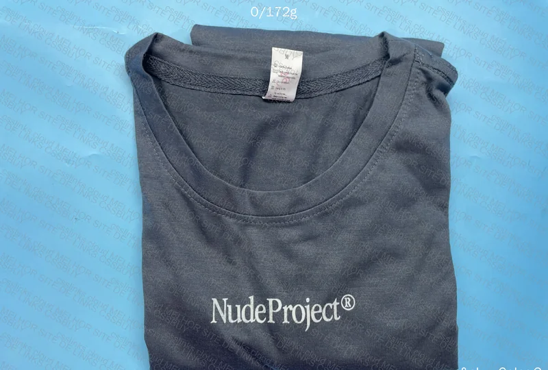 Tshirt Nude Project "never trust a millionaire"