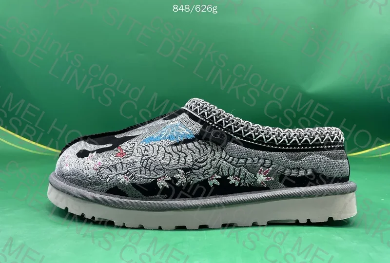 UGG tasman x Palace 3