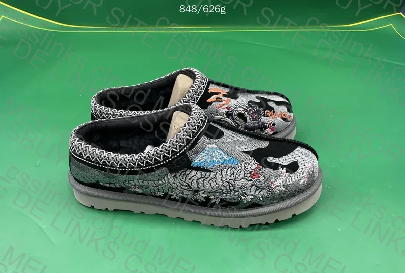 UGG tasman x Palace 6