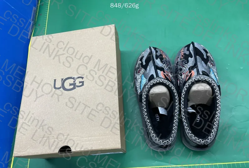 UGG tasman x Palace 8
