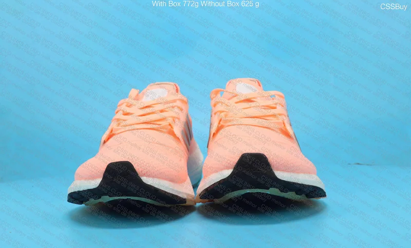 Ultra Boost 2022 e Dunk Medium Curry