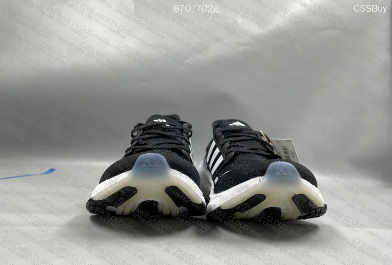 ULTRA BOOST 2023 LIGHT 3