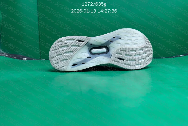 Ultraboost 5.0 versão Y-3 10