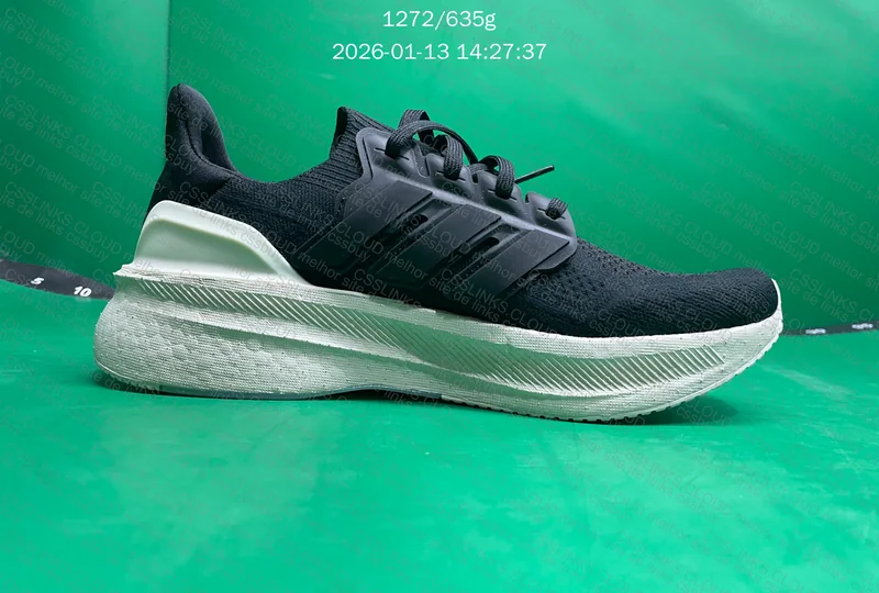 Ultraboost 5.0 versão Y-3 5