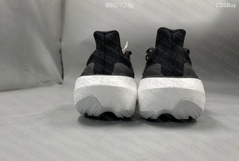 Ultraboost Light 2