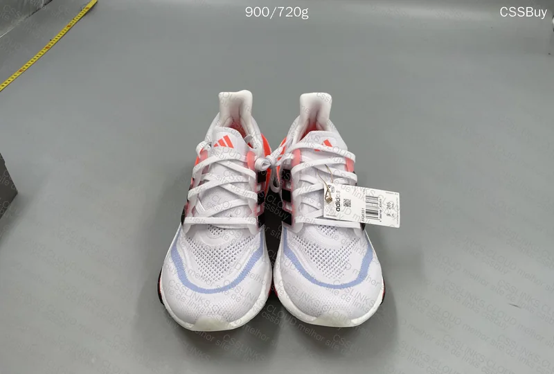 UltraBoost Light 4