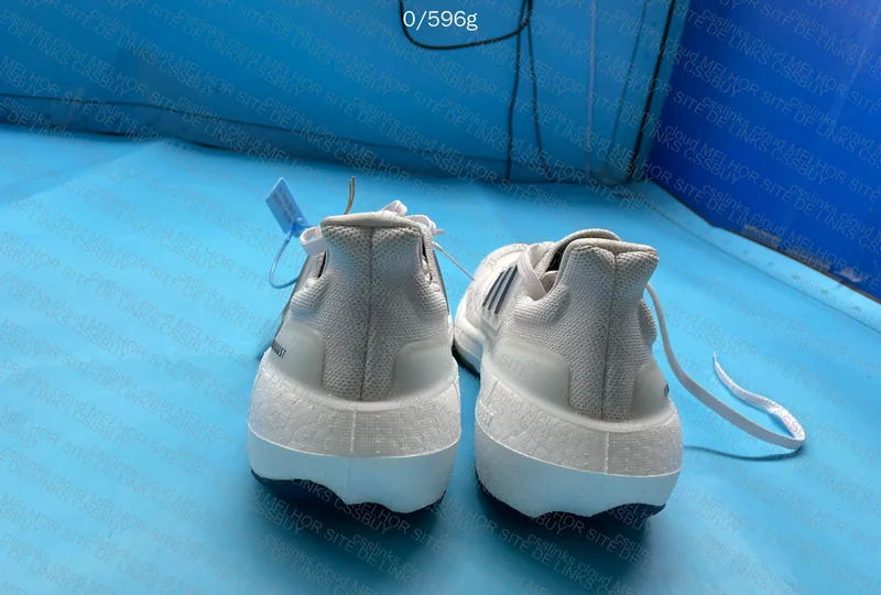 Ultraboost Light 4