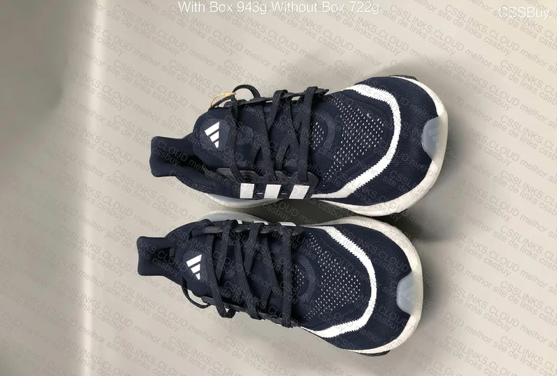 ULTRABOOST LIGHT 2023 3