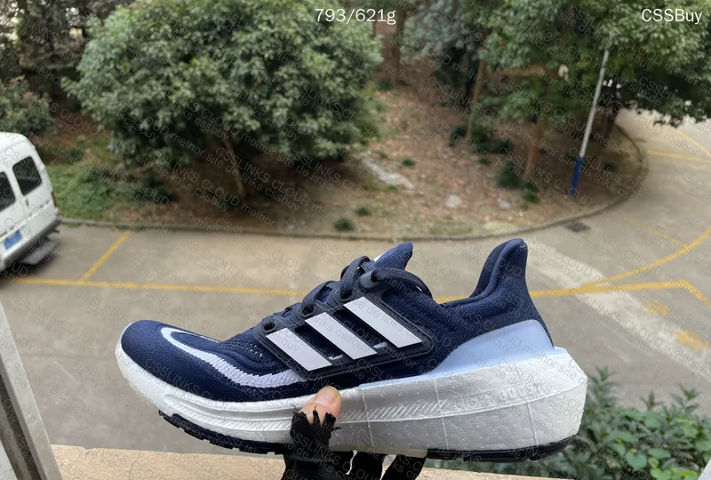 Ultraboost Light 23 4