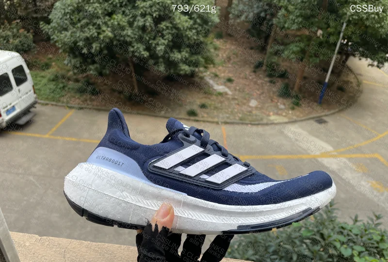 Ultraboost Light 23 6